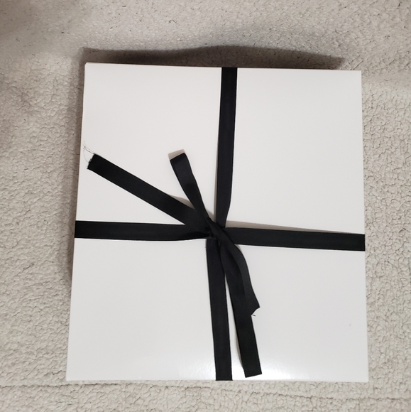 Alexander McQueen The Story Leather Tote - Picture 8 of 10